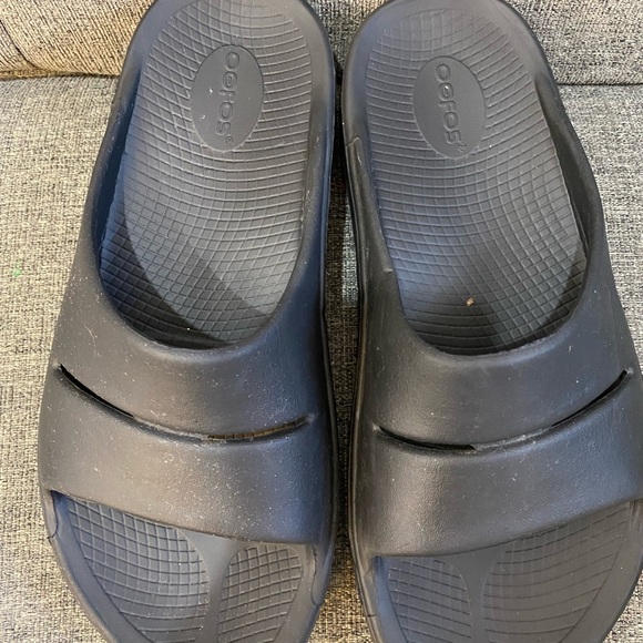 OOFOS OOahh Men's Classic Black Slide Sandals - Picture 3 of 8